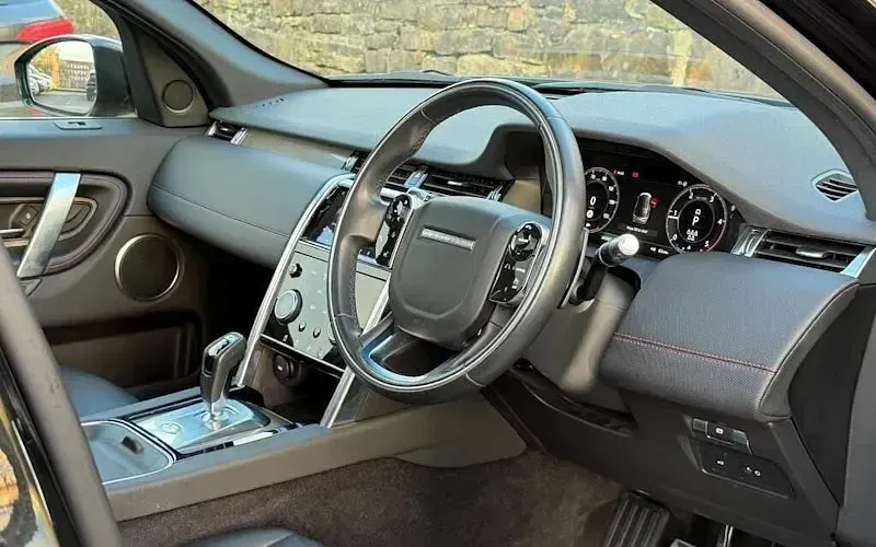 Used Land Rover Discovery Sport SE Dynamic 180 HP (132 kW) 2020 Black SUV