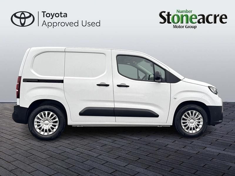 Used Toyota Proace 100 kW (136 HP) 2024 White MPV
