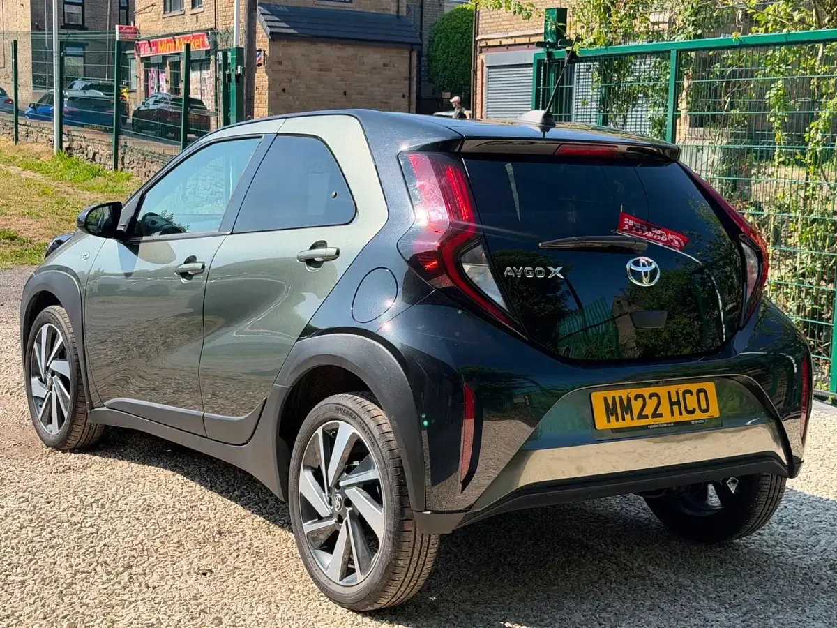Used Toyota Aygo X 72 HP (52 kW) 2022 Green SUV