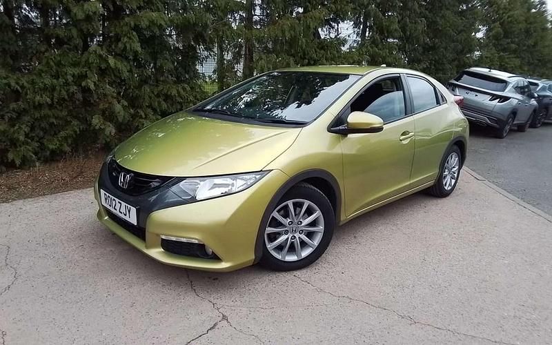 Begagnad Honda Civic ES 142 HK (104 kW) 2012 Gul Halvkombi