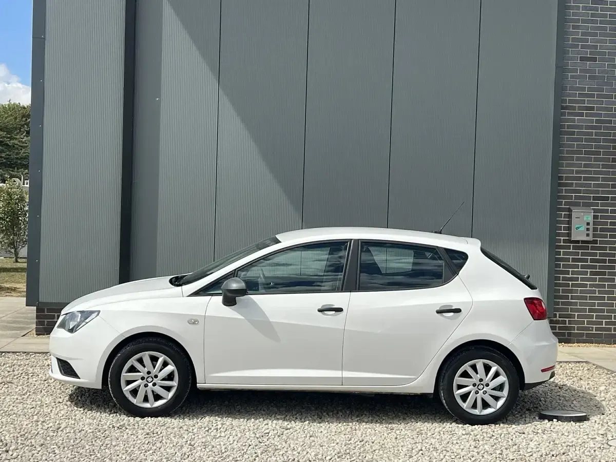 Used Seat Ibiza SOL 2017 White Hatchback