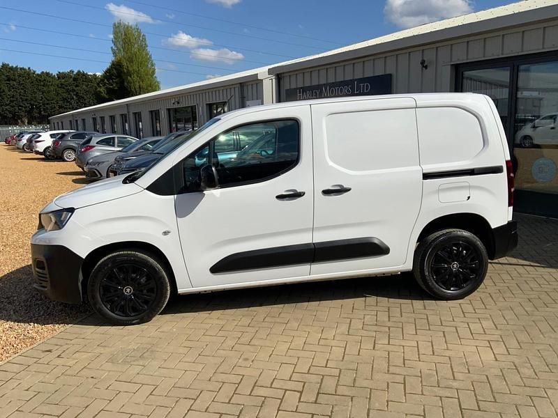 White Used 2021 Peugeot Partner MPV | £8,100 (Good price) - Image 1/4