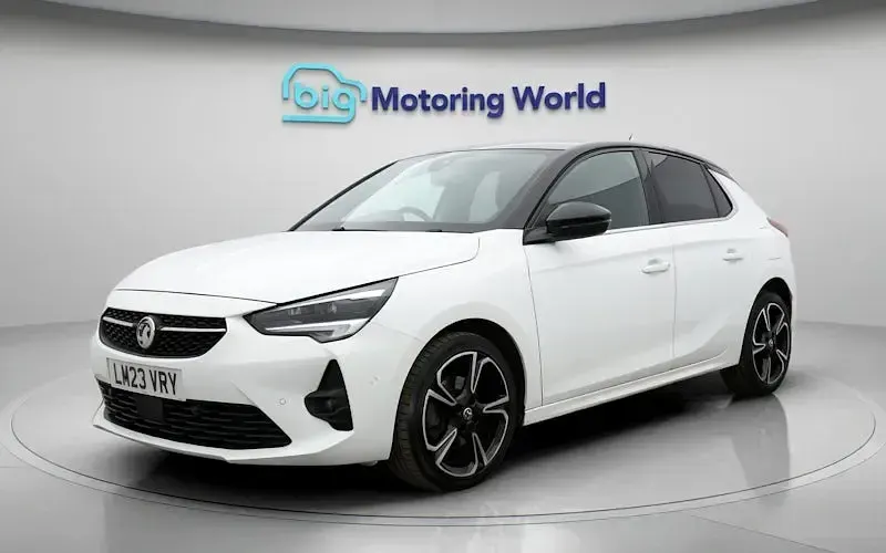 Begagnad Vauxhall Corsa Ultimate 101 HK (74 kW) 2023 Vit Halvkombi