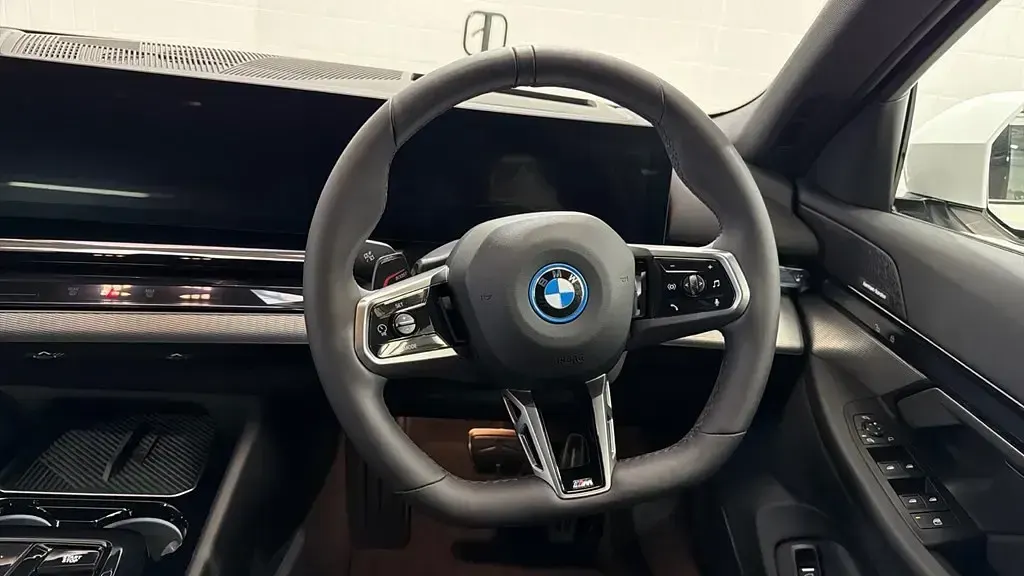 Used BMW i5 M Sport 246 kW (335 HP) 2025 White Sedan