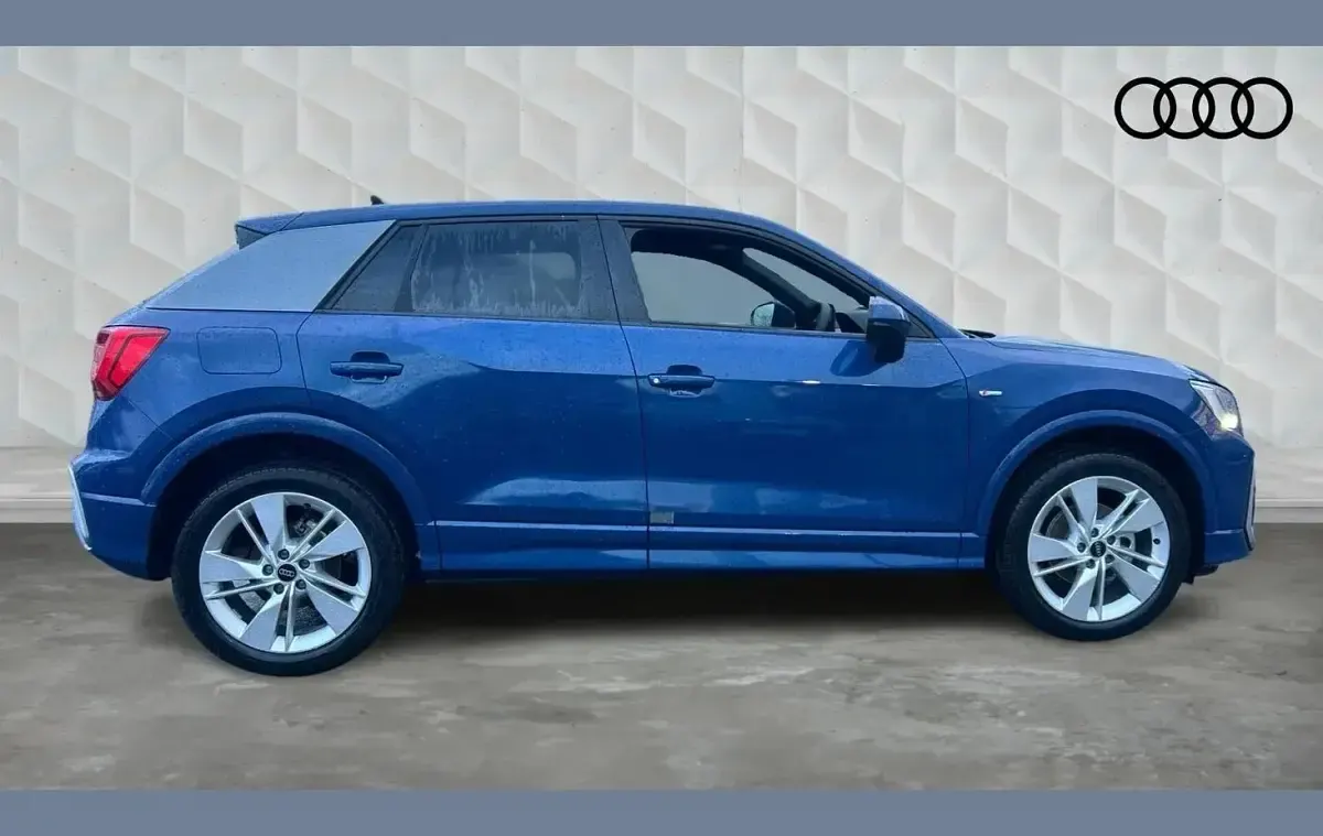 Used Audi Q2 S-Line 113 HP (83 kW) 2025 Blue SUV