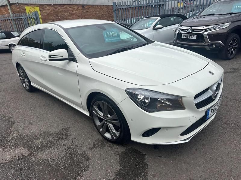 Used Mercedes CLA200 Shooting Brake 136 HP (100 kW) 2017 White Estate