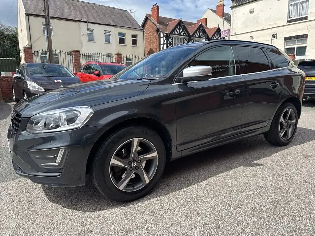 Used Volvo XC60 R-Design 190 HP (139 kW) 2016 Grey SUV