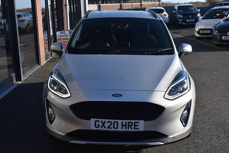 Usado Ford Fiesta Active 95 HP (69 kW) 2020 Prateado Citadino