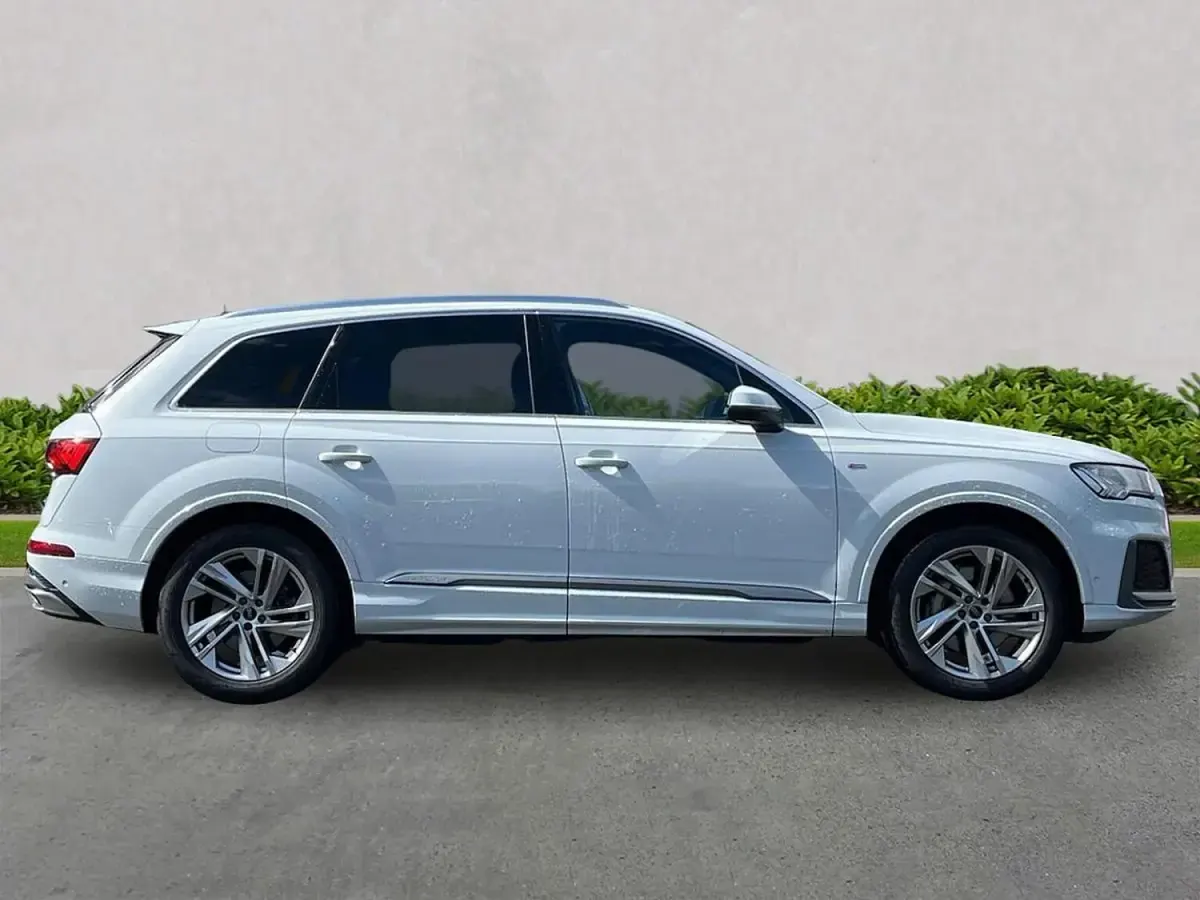 Usado Audi Q7 Black Edition 228 HP (167 kW) 2023 Branco SUV