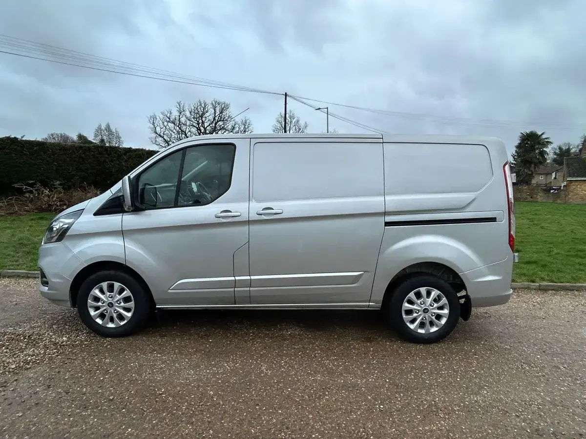 Używany Ford Transit Custom Limited 130 KM (95 kW) 2021 Srebrny Van