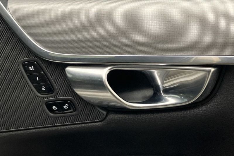 Used Volvo V90 Momentum 197 HP (144 kW) 2021 Grey Estate