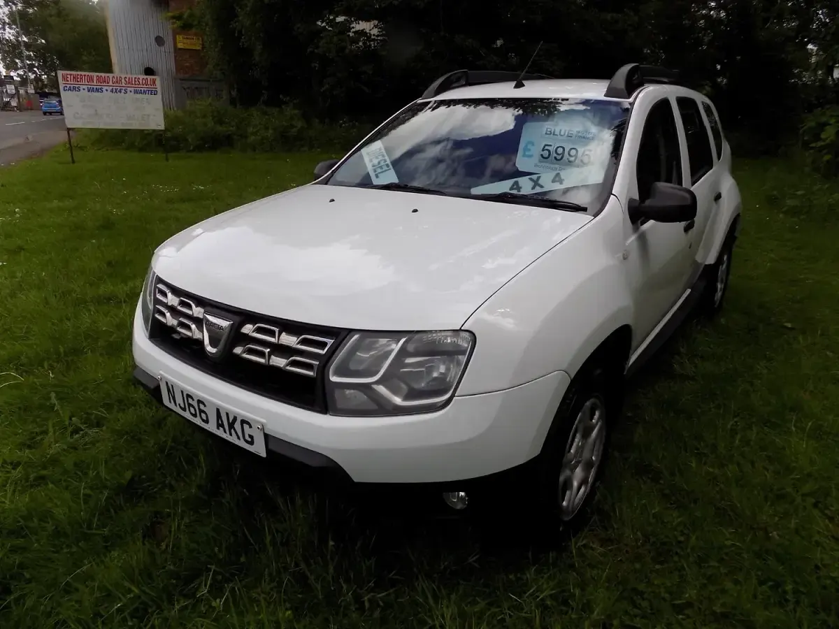 Used Dacia Duster Ambiance 110 HP (80 kW) 2016 White SUV
