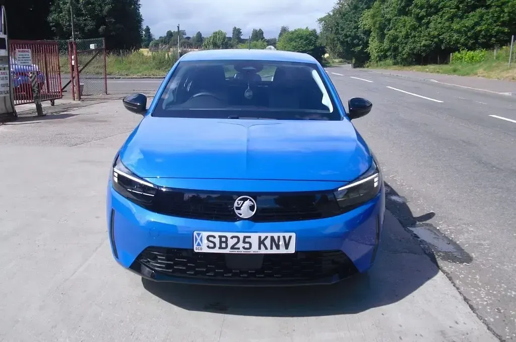 Used Vauxhall Corsa Design Edition 100 HP (73 kW) 2025 Blue Hatchback