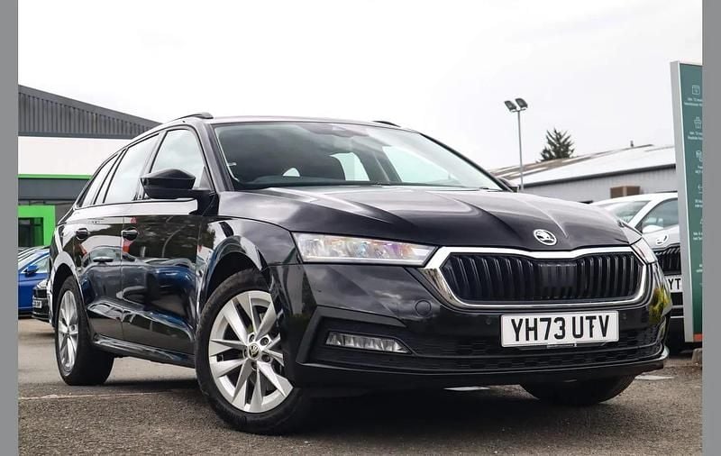 Begagnad Skoda Octavia SE Technology 200 HK (147 kW) 2023 Svart Kombi