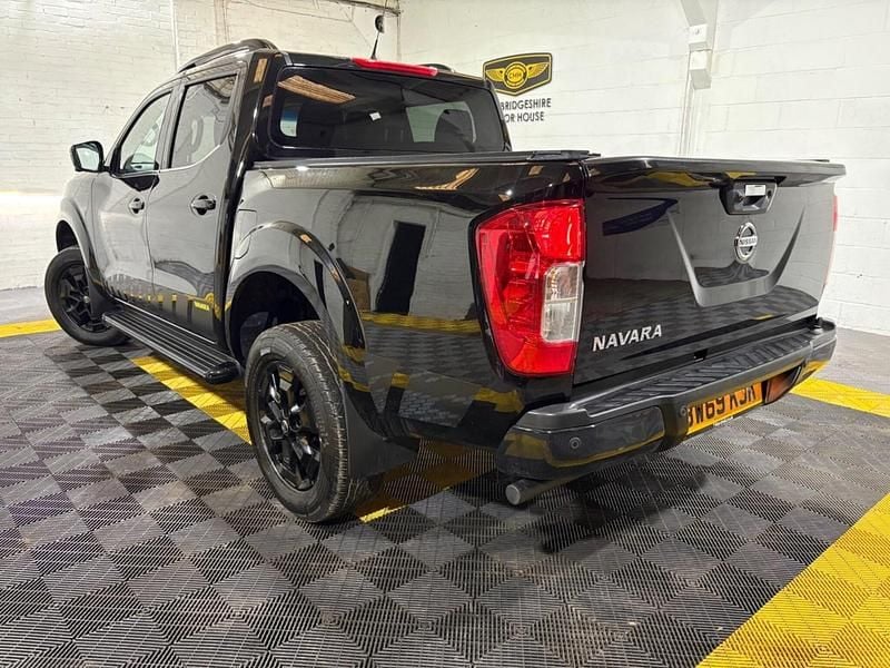 Used Nissan Navara N-Guard 190 HP (139 kW) 2019 Black Pickup