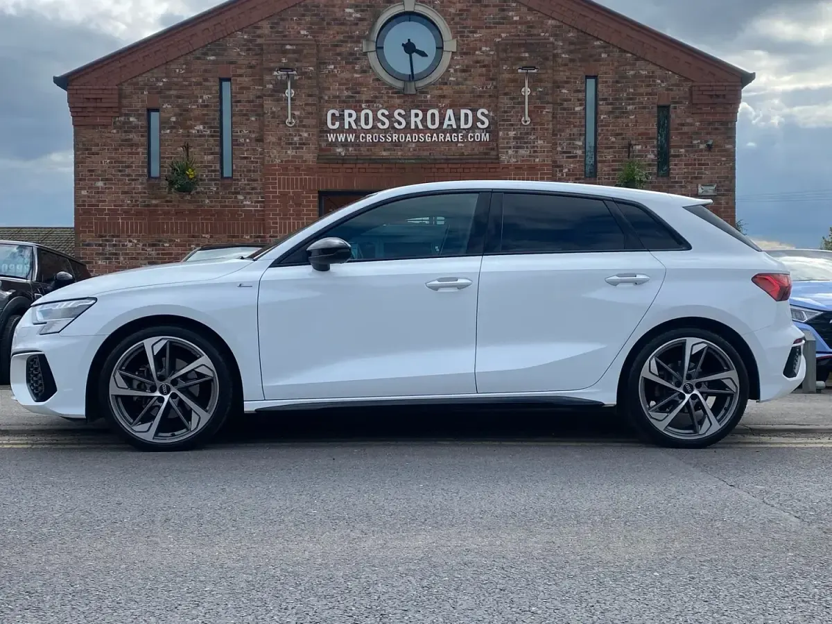 Used Audi A3 Advanced 150 HP (110 kW) 2023 Ibis white Sedan
