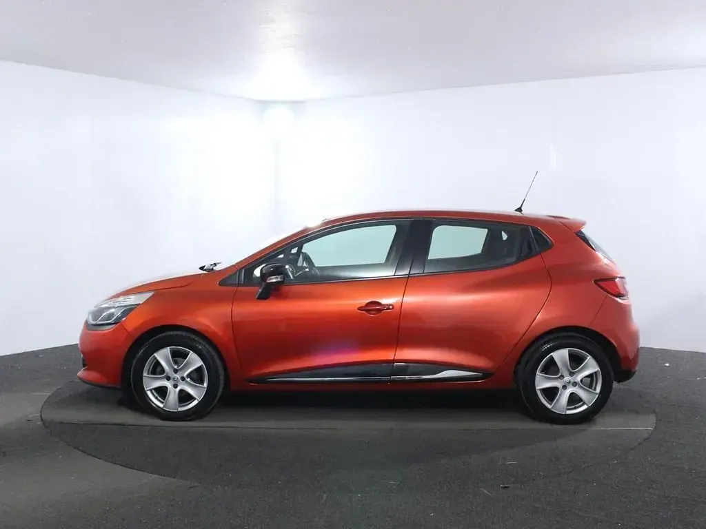 Used Renault Clio Dynamique 75 HP (55 kW) 2016 Red Hatchback