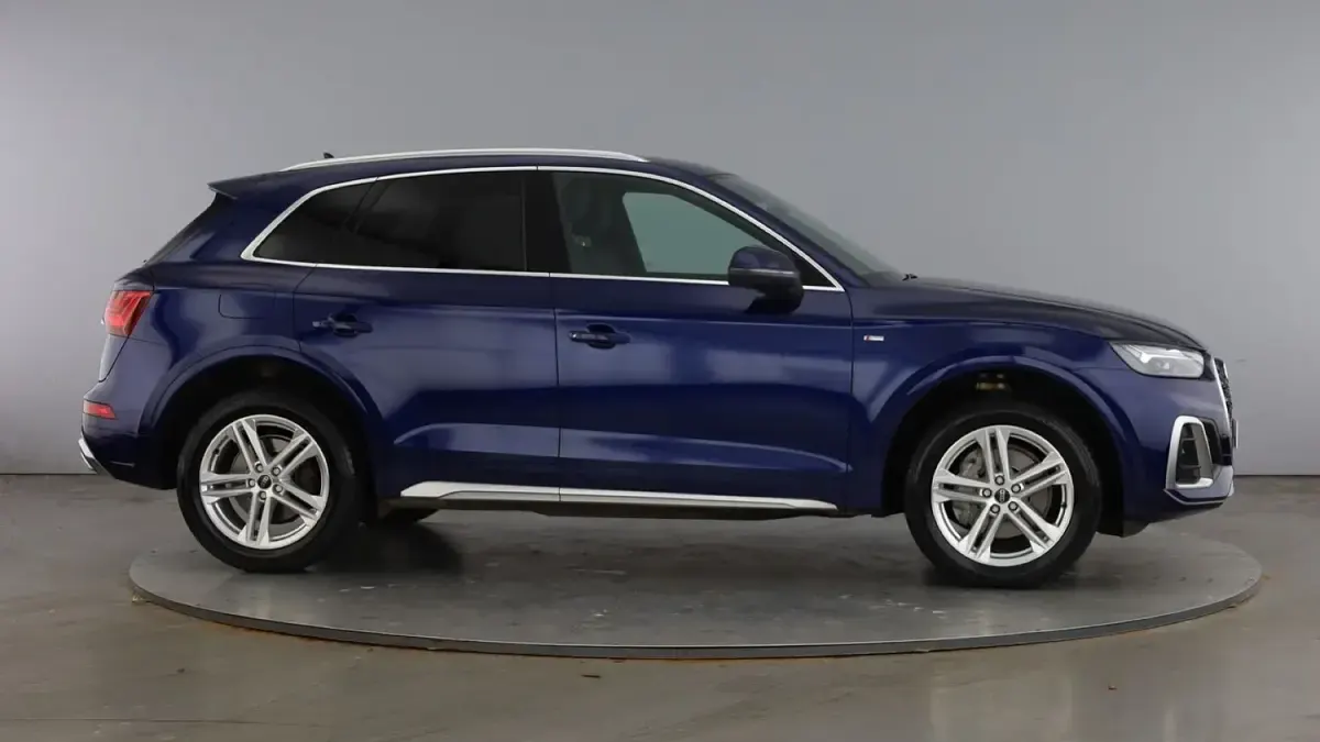 Used Audi Q5 S-Line 261 HP (191 kW) 2023 Blue SUV