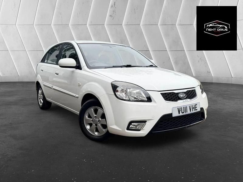 Used Kia Rio 2011 White Hatchback
