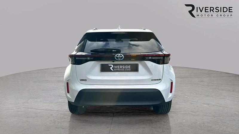 Used Toyota Yaris Cross Design 113 HP (83 kW) 2023 White SUV