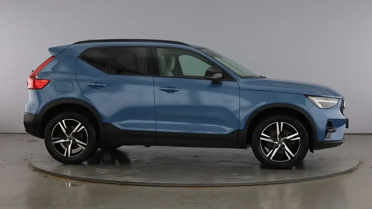 Used Volvo XC40 Plus 190 HP (139 kW) 2022 Blue SUV