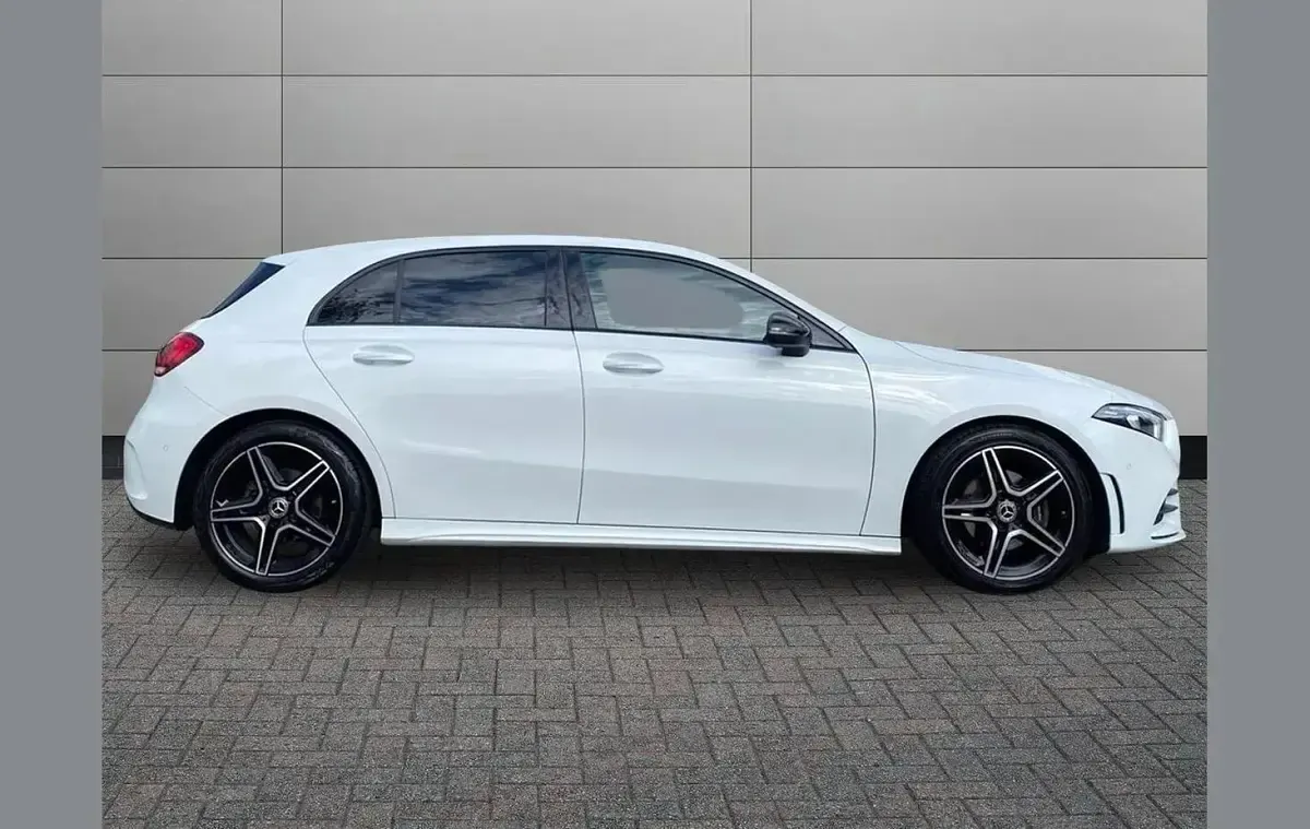 Used Mercedes A180 Executive 116 HP (85 kW) 2023 White Hatchback