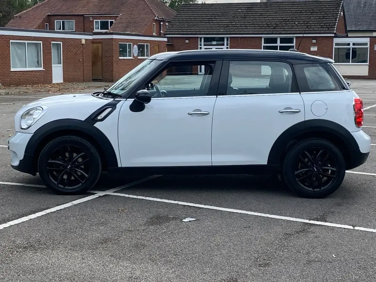 Used Mini Cooper 2014 White Hatchback