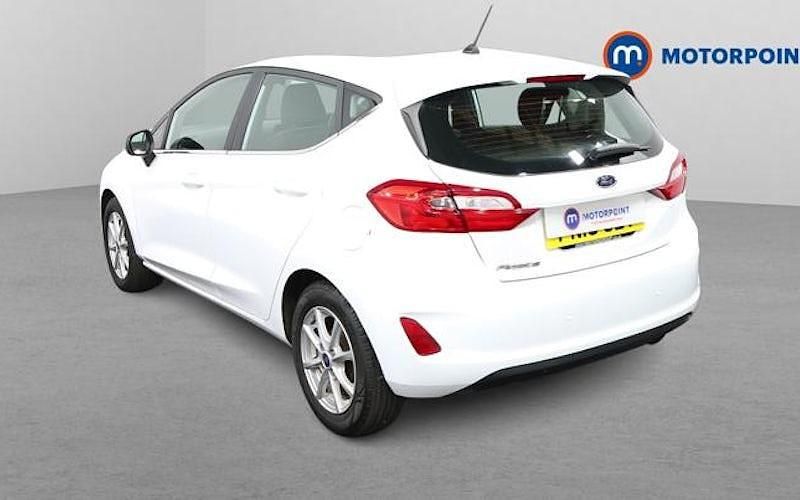 Used Ford Fiesta Zetec 86 HP (63 kW) 2018 White Hatchback