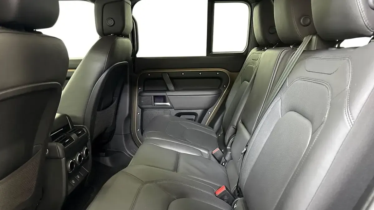 Used Land Rover Defender HSE Dynamic 350 HP (257 kW) 2025 Brown SUV