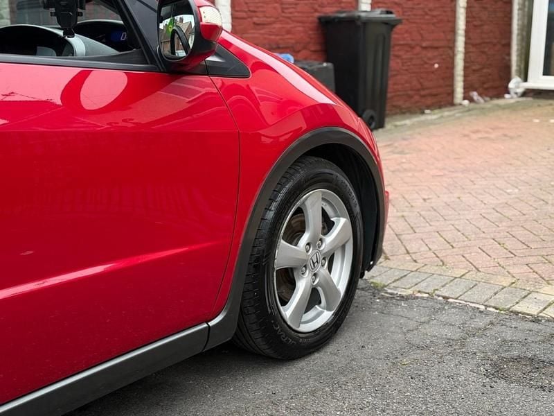 Begagnad Honda Civic SI 140 HK (102 kW) 2009 Röd Halvkombi