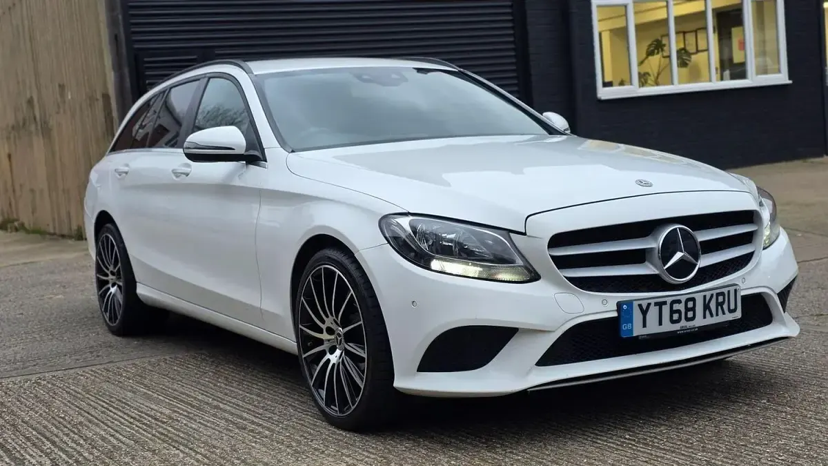 Used Mercedes C220 SE 2018 White Estate