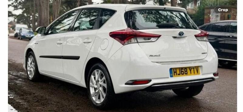 Used Toyota Auris 136 HP (100 kW) 2018 White Hatchback