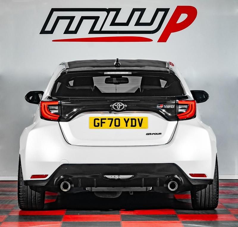 Used Toyota Yaris 310 HP (228 kW) 2021 White Hatchback