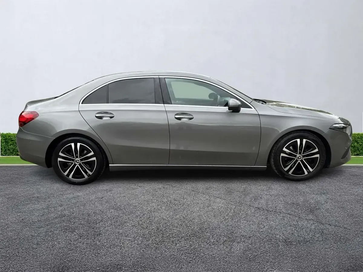 Używany Mercedes A200 Executive 163 KM (119 kW) 2024 Szary Sedan/Limuzyna