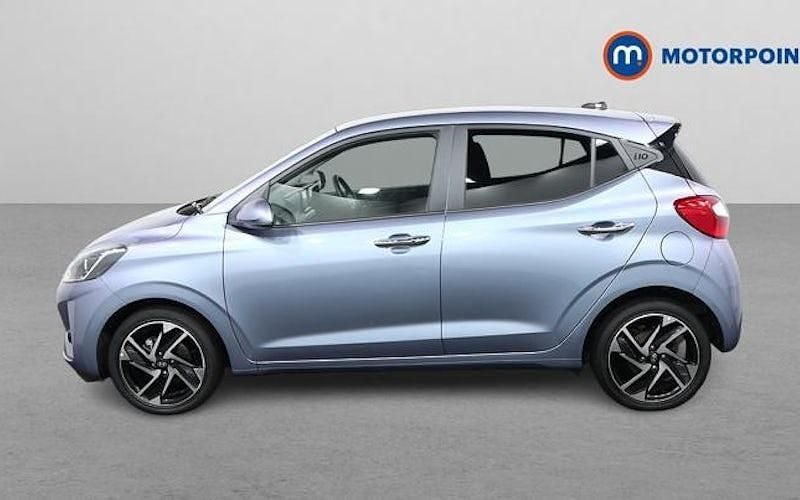 Used Hyundai i10 Premium 67 HP (49 kW) 2023 Blue Hatchback