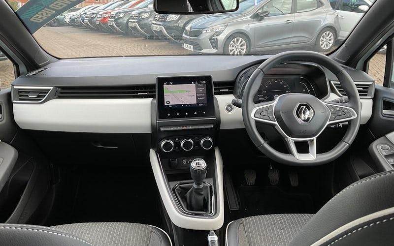 Używany Renault Clio V SE 90 KM (66 kW) 2022 Hatchback