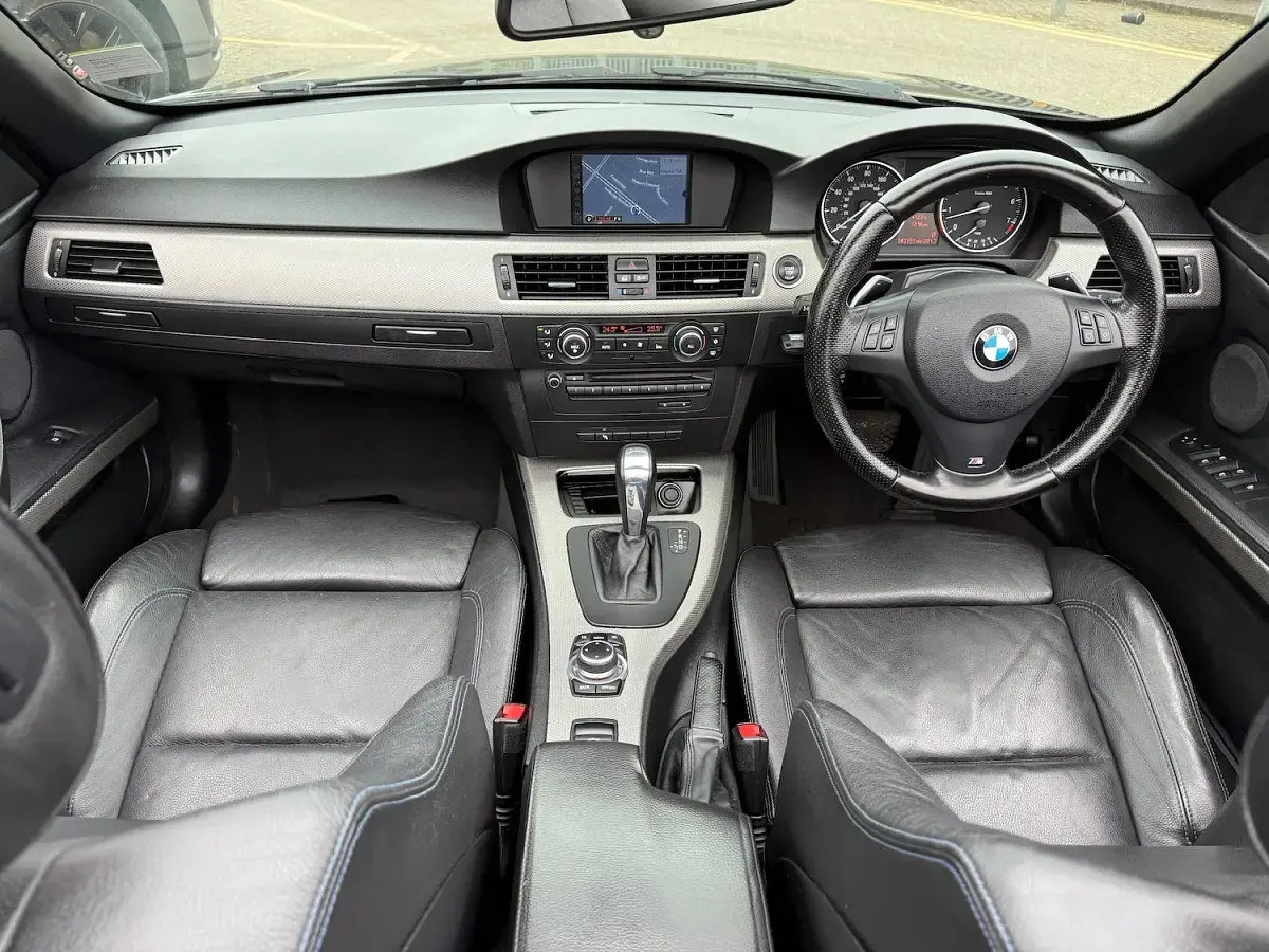 Begagnad BMW 320 Cabriolet Sport Line 2011 Svart Cab