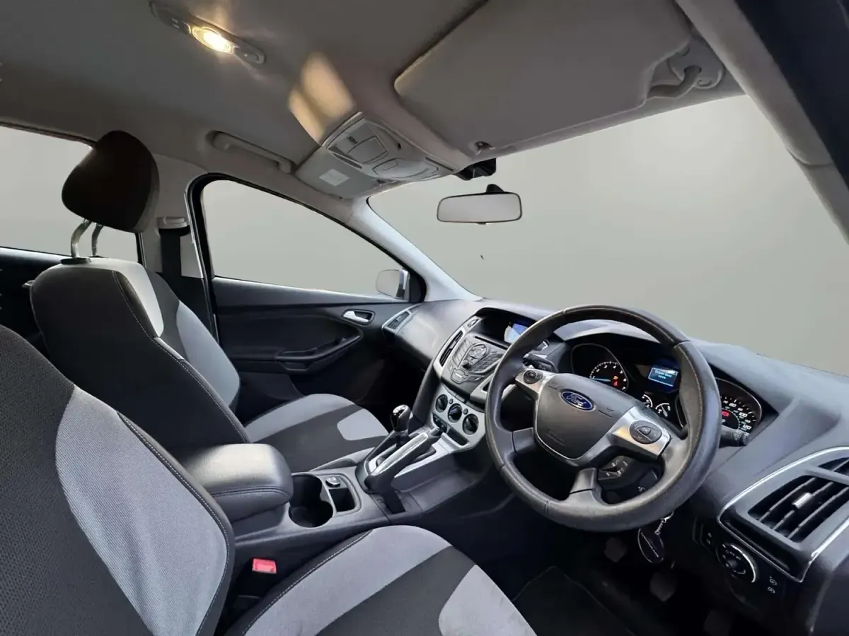 Used Ford Focus Zetec 2011 Silver Hatchback