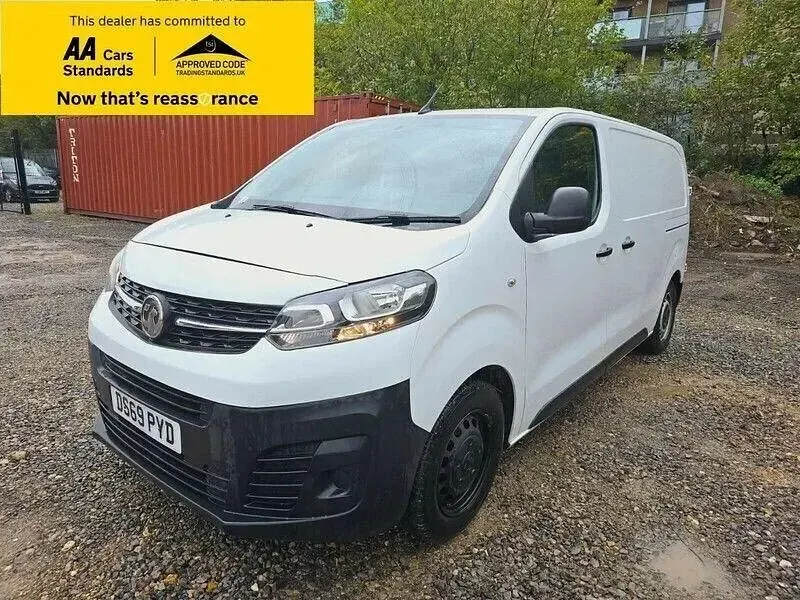 Usado Vauxhall Vivaro Edition 100 HP (73 kW) 2019 Branco Monovolume