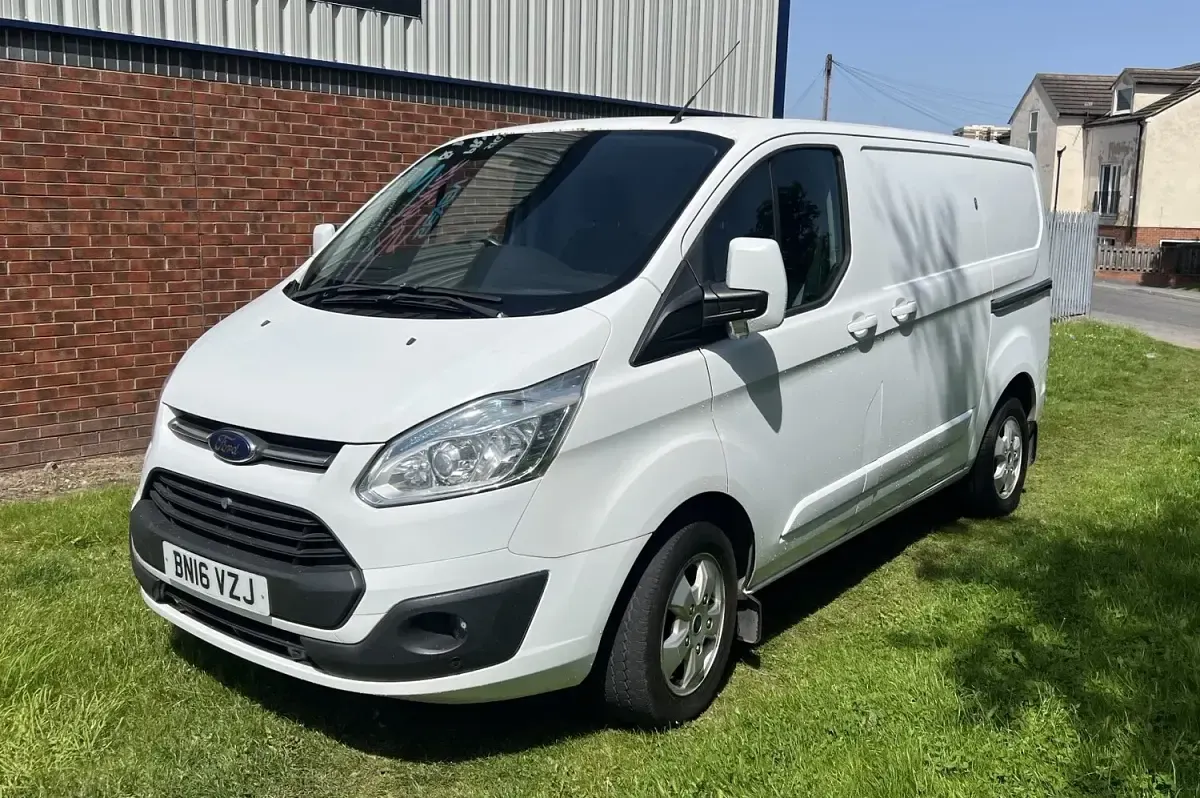 Used Ford Transit Custom Limited 125 HP (91 kW) 2016 White Van