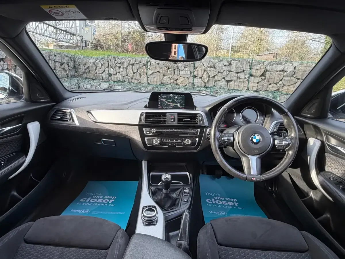Begagnad BMW 118 M Sport 2018 Vit Halvkombi