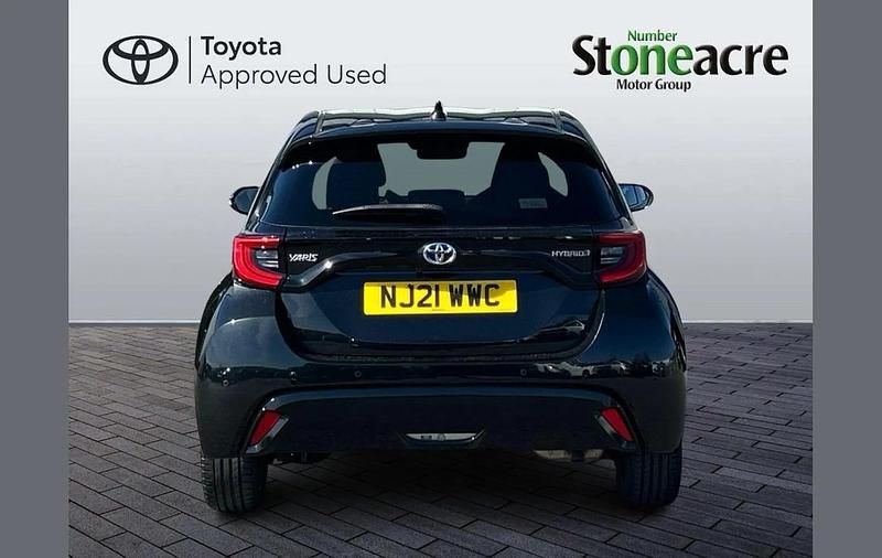 Used Toyota Yaris Hybrid 116 HP (85 kW) 2021 Black Hatchback