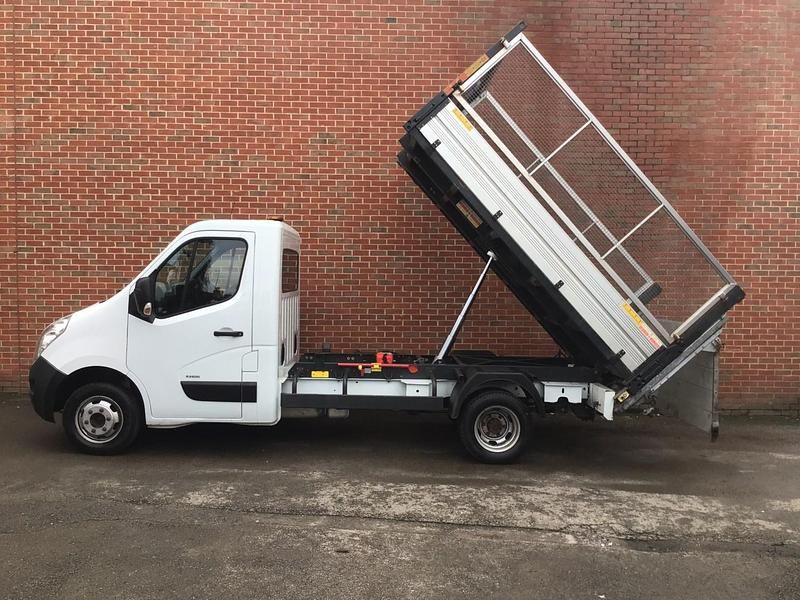 Used Vauxhall Movano 125 HP (91 kW) 2016 White MPV