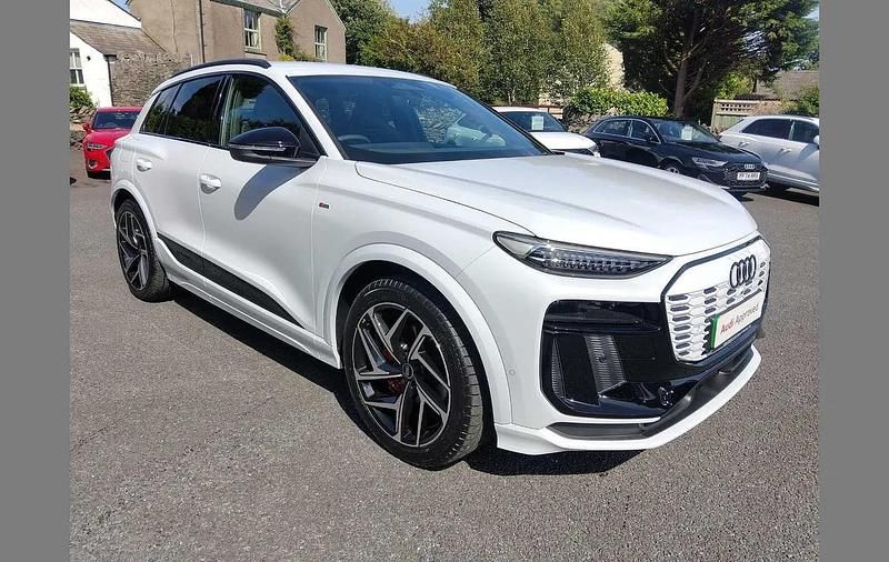 White Used 2025 Audi Q6 e-tron Advanced SUV | £59,995 (Fair price) - Image 1/4