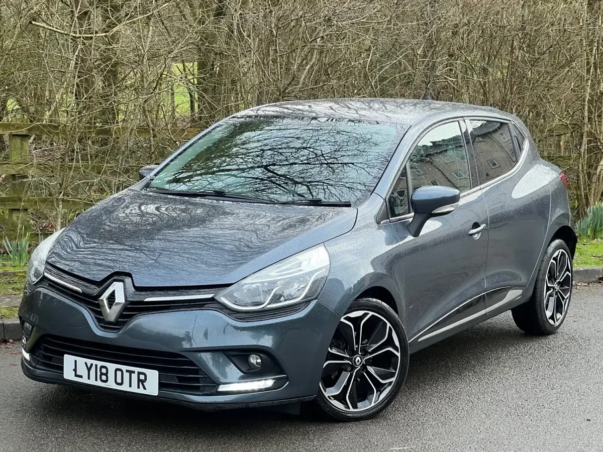 Używany Renault Clio IV Iconic 90 KM (66 kW) 2018 Szary Hatchback