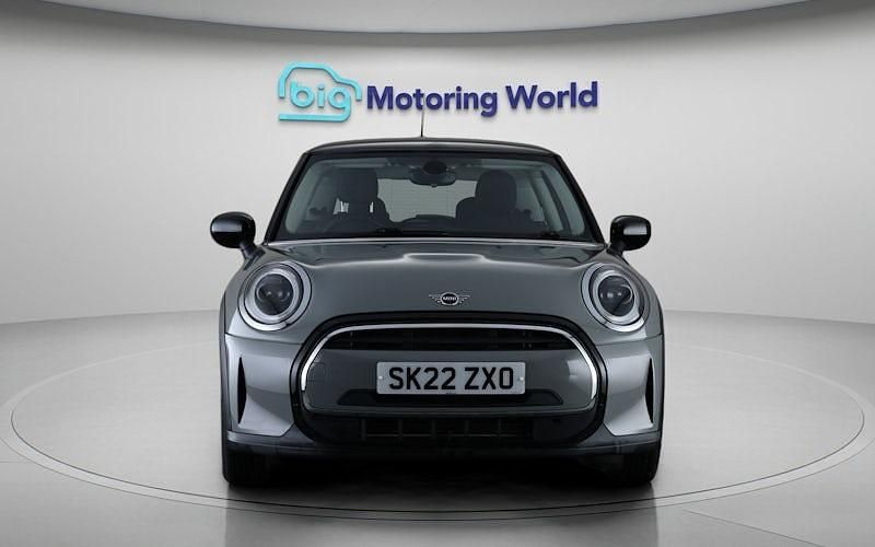 Usado Mini Cooper Classic 136 HP (100 kW) 2022 Cinzento Citadino