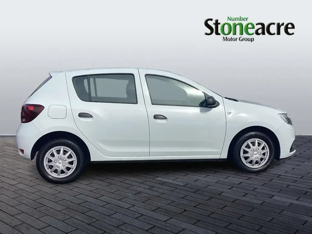 Begagnad Dacia Sandero Essentiel 72 HK (52 kW) 2019 Vit Halvkombi