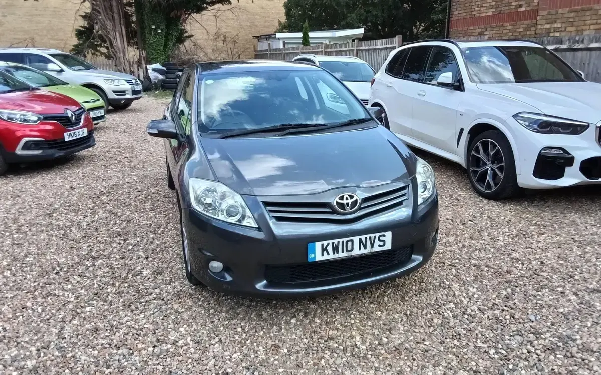 Used Toyota Auris 124 HP (91 kW) 2010 Grey Hatchback