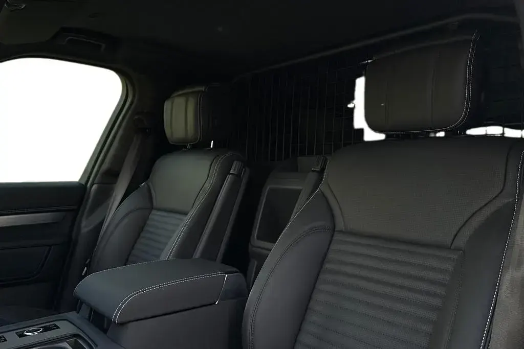 New Land Rover Discovery HSE Dynamic 2026 Black SUV