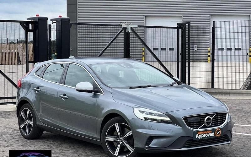 Used 2017 Volvo V40 R-Design Hatchback | £6,995 (Fair price) - Image 1/4